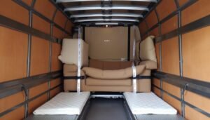 سيارات نقل عفش الفنطاس من الداخل مع أنظمة تثبيت متطورة