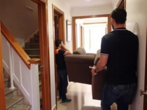 فريق نقل عفش القبلة يتعامل مع تحديات نقل الأثاث في الشقق